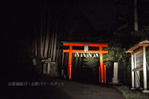 奥宮神社の夜景