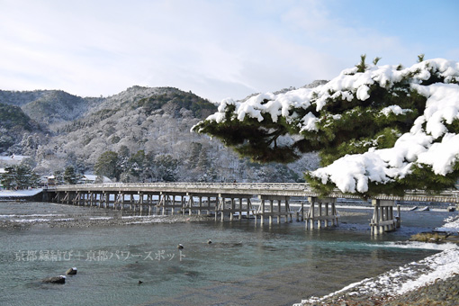 嵐山渡月橋の雪景色