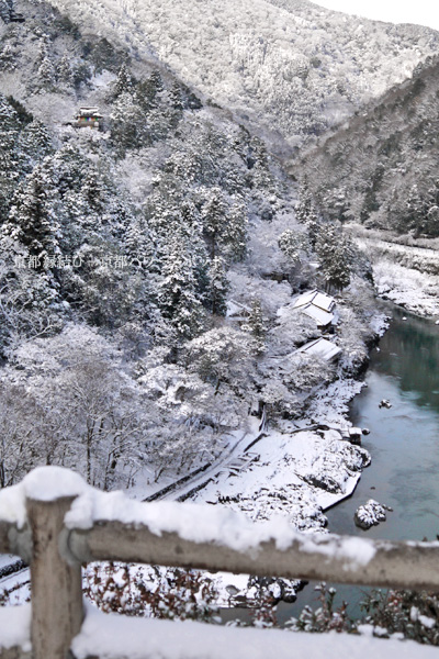 嵐山渡月橋の雪景色